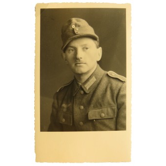 Foto Wehrmacht del soldado de infantería en M43 uniforme y gorra M42. Espenlaub militaria